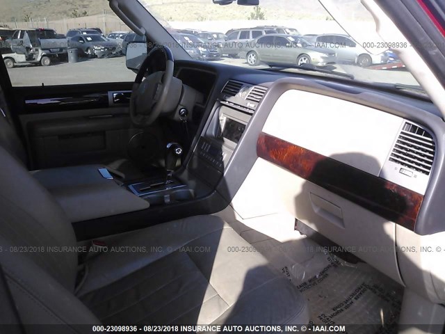 5LMFU28506LJ13392 - 2006 LINCOLN NAVIGATOR BURGUNDY photo 5
