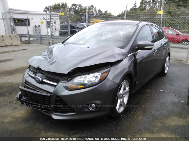 1FADP3N23EL153606 - 2014 FORD FOCUS TITANIUM GRAY photo 2