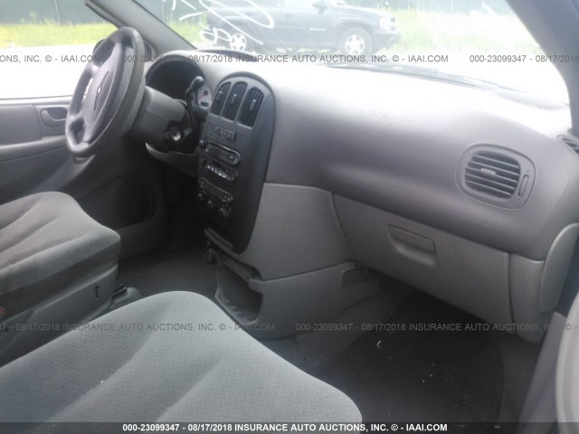 1C4GJ45353B138700 - 2003 CHRYSLER VOYAGER LX SILVER photo 5