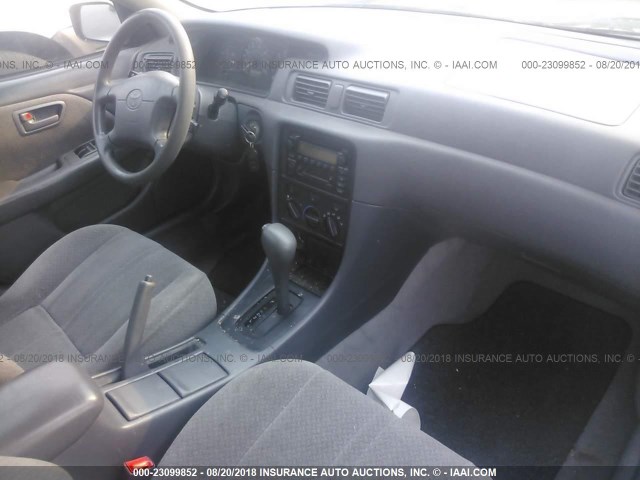 JT2BG22KX10553926 - 2001 TOYOTA CAMRY CE/LE/XLE 灰色 照片 5