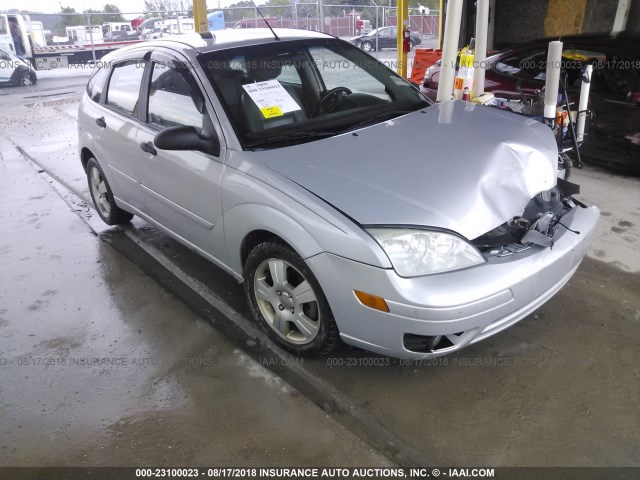 1FAFP37NX7W330881 - 2007 FORD FOCUS ZX5/S/SE/SES SILVER photo 1