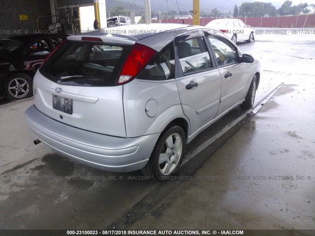 1FAFP37NX7W330881 - 2007 FORD FOCUS ZX5/S/SE/SES 银色 照片 4