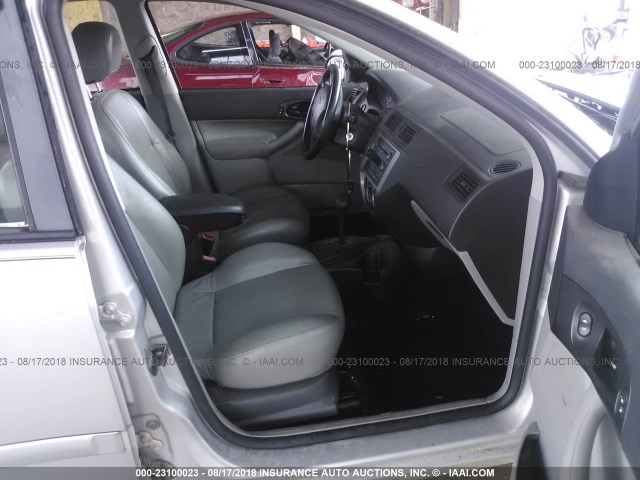 1FAFP37NX7W330881 - 2007 FORD FOCUS ZX5/S/SE/SES 银色 照片 5