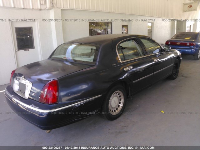 1LNHM82W91Y662147 - 2001 LINCOLN TOWN CAR SIGNATURE BLUE photo 4