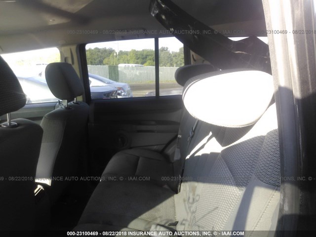 1J8HG48N56C188777 - 2006 JEEP COMMANDER BLACK photo 8