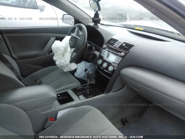 4T1BE46K39U315144 - 2009 TOYOTA CAMRY SE/LE/XLE ვერცხლისფერი ფოტო 5