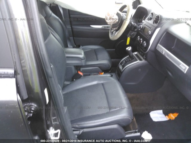 1C4NJCEA5GD628273 - 2016 JEEP COMPASS LATITUDE ნაცრისფერი ფოტო 5