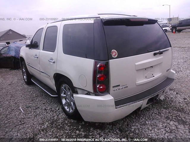 1GKS2EEF8CR245730 - 2012 GMC YUKON DENALI WHITE photo 3