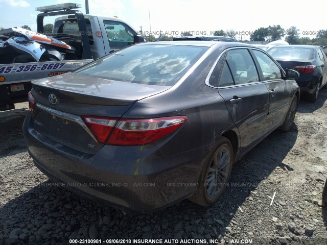 4T1BF1FK3HU300394 - 2017 TOYOTA CAMRY LE/XLE/SE/XSE 棕色 照片 4