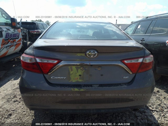 4T1BF1FK3HU300394 - 2017 TOYOTA CAMRY LE/XLE/SE/XSE 棕色 照片 6