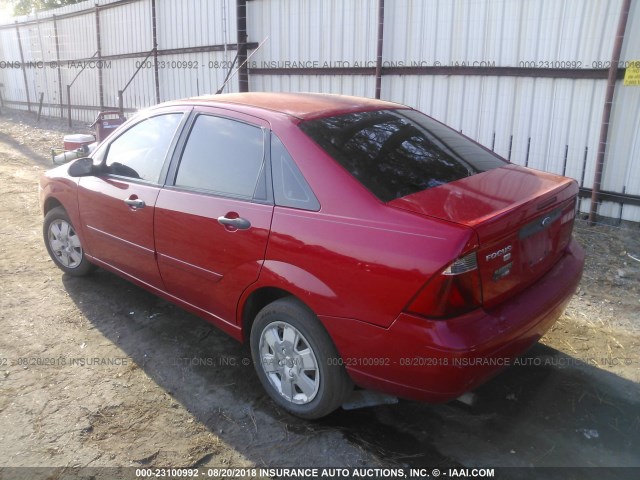 1FAFP34N77W182712 - 2007 FORD FOCUS ZX4/S/SE/SES RED photo 3