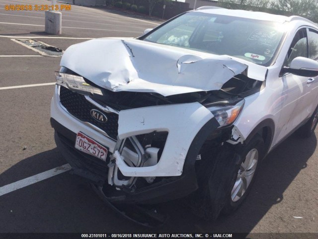 5XYPGDA59JG340397 - 2018 KIA SORENTO LX/L WHITE photo 12