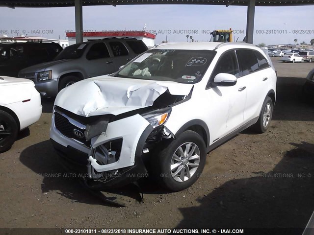 5XYPGDA59JG340397 - 2018 KIA SORENTO LX/L WHITE photo 2