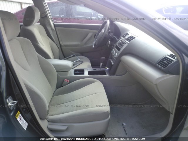 4T1BE46K28U251905 - 2008 TOYOTA CAMRY CE/LE/XLE/SE GRAY photo 5