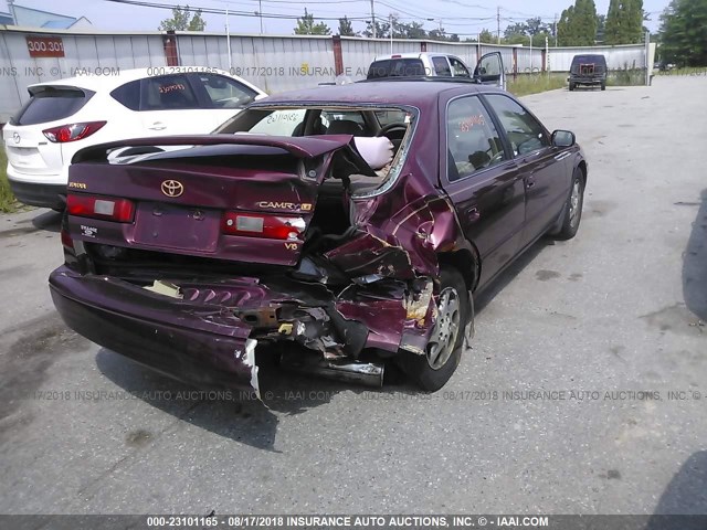 4T1BF28K7WU924568 - 1998 TOYOTA CAMRY CE/LE/XLE RED photo 4