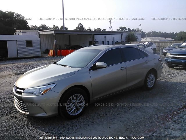 4T1BF1FK0HU358060 - 2017 TOYOTA CAMRY LE/XLE/SE/XSE GOLD photo 2