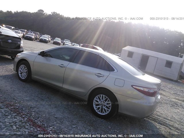 4T1BF1FK0HU358060 - 2017 TOYOTA CAMRY LE/XLE/SE/XSE GOLD photo 3