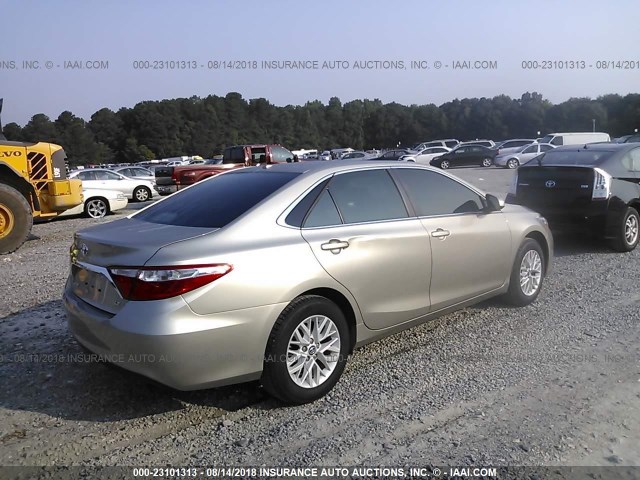 4T1BF1FK0HU358060 - 2017 TOYOTA CAMRY LE/XLE/SE/XSE GOLD photo 4
