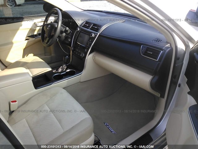 4T1BF1FK0HU358060 - 2017 TOYOTA CAMRY LE/XLE/SE/XSE GOLD photo 5