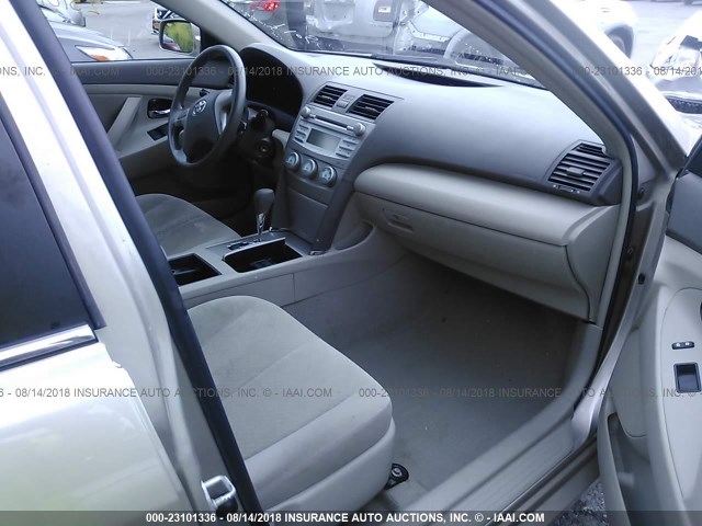 4T1BE46K79U843091 - 2009 TOYOTA CAMRY SE/LE/XLE GOLD photo 5