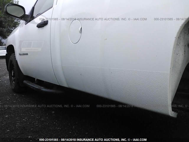 1GCEC14X79Z229231 - 2009 CHEVROLET SILVERADO C1500 WHITE photo 6