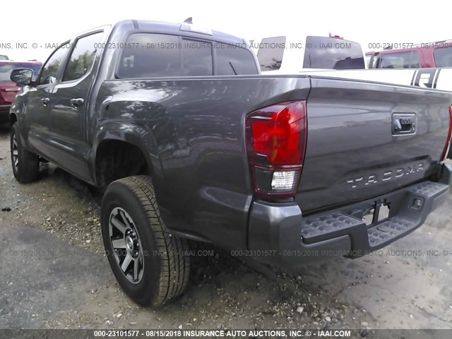 5TFAX5GN2JX113262 - 2018 TOYOTA Tacoma DOUBLE CAB/SR/SR5 GRAY photo 3