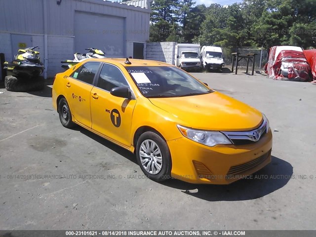 4T1BD1FK7CU007466 - 2012 TOYOTA CAMRY HYBRID/LE/XLE YELLOW photo 1