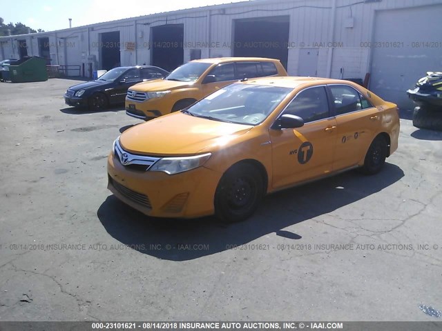 4T1BD1FK7CU007466 - 2012 TOYOTA CAMRY HYBRID/LE/XLE 黄色 照片 2