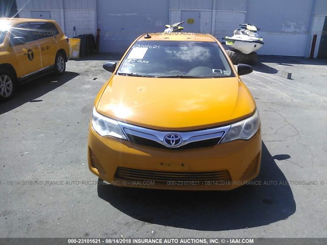 4T1BD1FK7CU007466 - 2012 TOYOTA CAMRY HYBRID/LE/XLE YELLOW photo 6