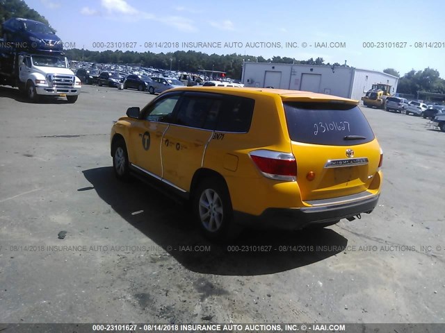 5TDBK3EH3DS262388 - 2013 TOYOTA HIGHLANDER PLUS/SE YELLOW photo 3