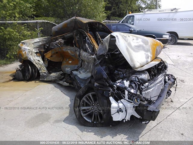 4T1BF1FK3HU304171 - 2017 TOYOTA CAMRY LE/XLE/SE/XSE GRAY photo 1