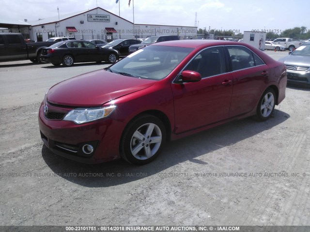 4T1BF1FK8EU801051 - 2014 TOYOTA CAMRY L/SE/LE/XLE 勃艮第红 照片 2