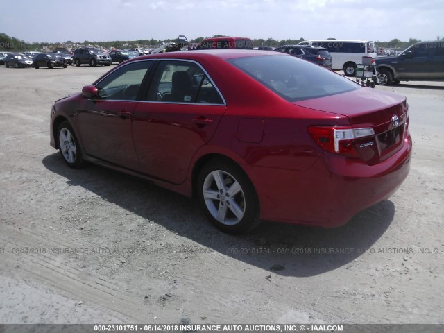 4T1BF1FK8EU801051 - 2014 TOYOTA CAMRY L/SE/LE/XLE 勃艮第红 照片 3