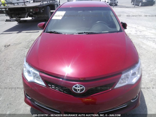 4T1BF1FK8EU801051 - 2014 TOYOTA CAMRY L/SE/LE/XLE 勃艮第红 照片 6