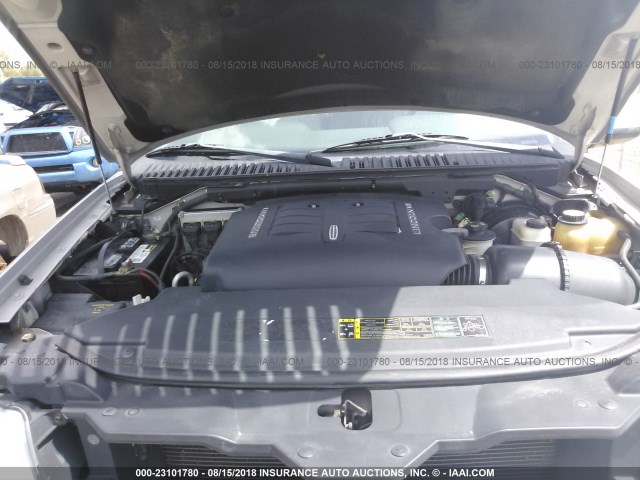 5LMFU28RX4LJ04652 - 2004 LINCOLN NAVIGATOR Gris photo 10