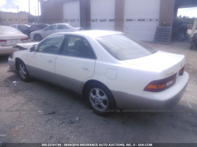 JT8BF28G3W0096167 - 1998 LEXUS ES 300 WHITE photo 3