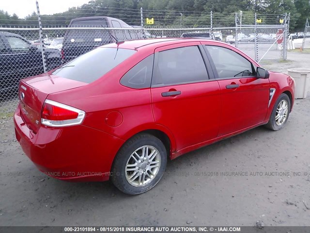 1FAHP35N58W175296 - 2008 FORD FOCUS SE/SEL/SES RED photo 4