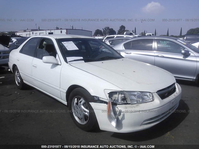 JT2BG22K210539776 - 2001 TOYOTA CAMRY CE/LE/XLE თეთრი ფოტო 1