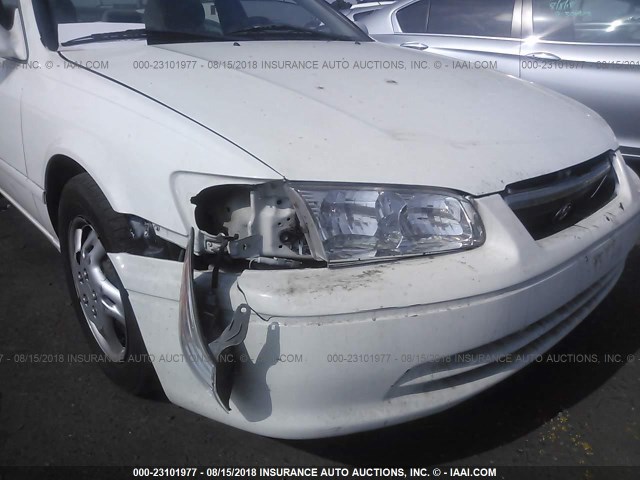 JT2BG22K210539776 - 2001 TOYOTA CAMRY CE/LE/XLE თეთრი ფოტო 6