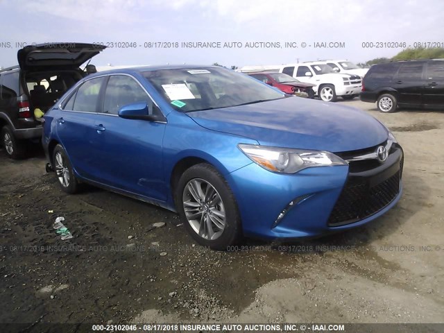 4T1BF1FK9HU741298 - 2017 TOYOTA CAMRY LE/XLE/SE/XSE BLUE photo 1
