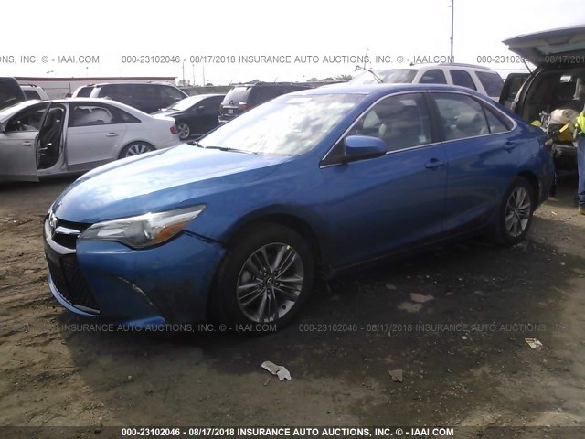 4T1BF1FK9HU741298 - 2017 TOYOTA CAMRY LE/XLE/SE/XSE BLUE photo 2