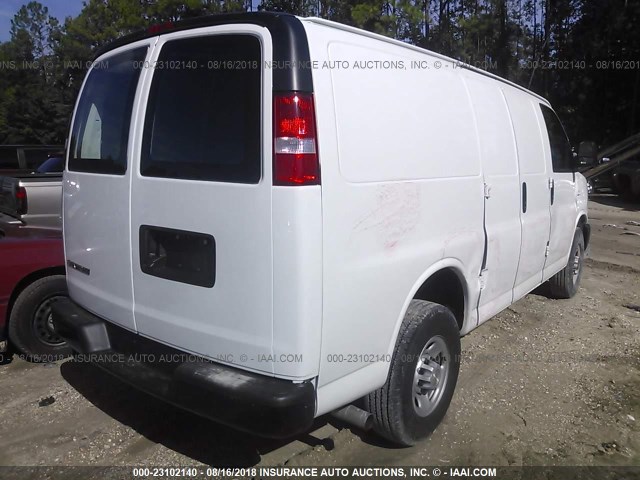 1GCWGAFP7J1320024 - 2018 CHEVROLET EXPRESS G2500  WHITE photo 4