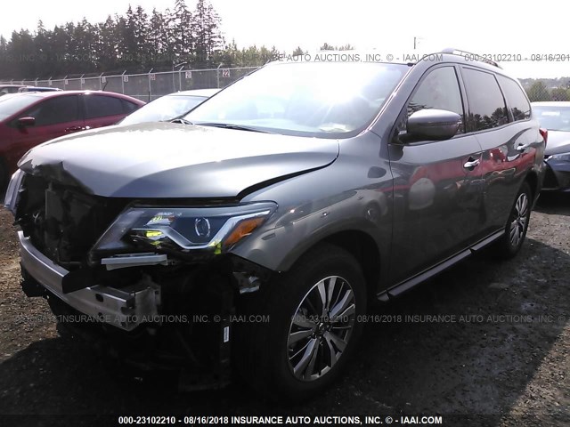 5N1DR2MM3JC637007 - 2018 NISSAN PATHFINDER S/SV/SL/PLATINUM GRAY photo 2