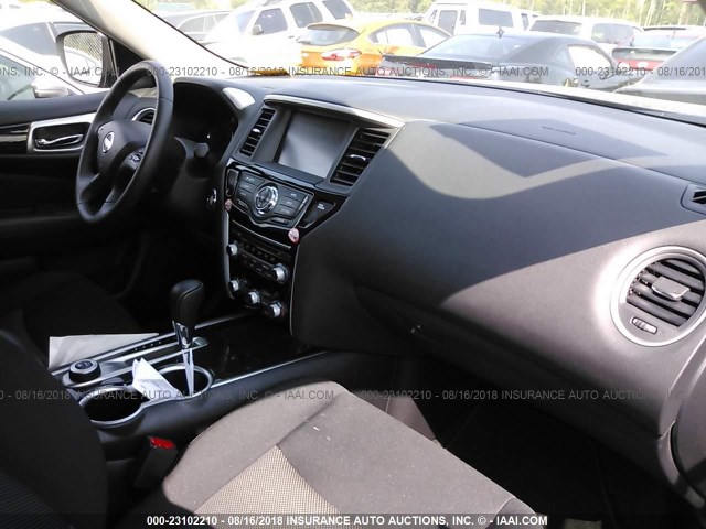 5N1DR2MM3JC637007 - 2018 NISSAN PATHFINDER S/SV/SL/PLATINUM GRAY photo 5