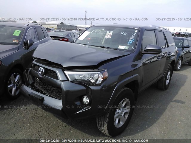 JTEBU5JR6J5491102 - 2018 TOYOTA 4RUNNER SR5 PREM/LTDL/TRAIL/TRD GRAY photo 2