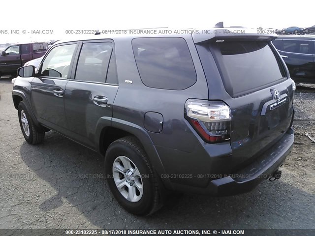 JTEBU5JR6J5491102 - 2018 TOYOTA 4RUNNER SR5 PREM/LTDL/TRAIL/TRD GRAY photo 3