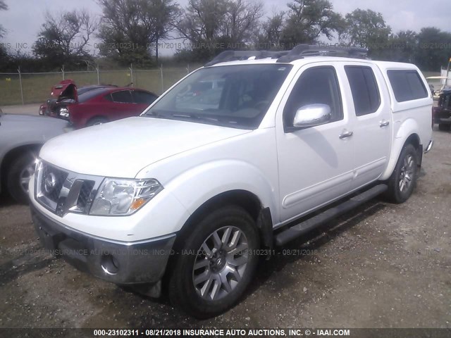 1N6AD0EV6CC432847 - 2012 NISSAN FRONTIER S/SV/SL/PRO-4X WHITE photo 2