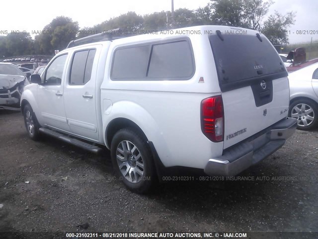 1N6AD0EV6CC432847 - 2012 NISSAN FRONTIER S/SV/SL/PRO-4X WHITE photo 3