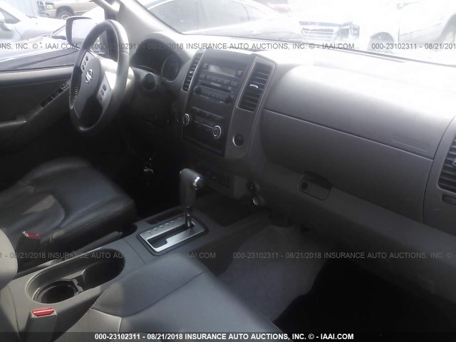 1N6AD0EV6CC432847 - 2012 NISSAN FRONTIER S/SV/SL/PRO-4X WHITE photo 5