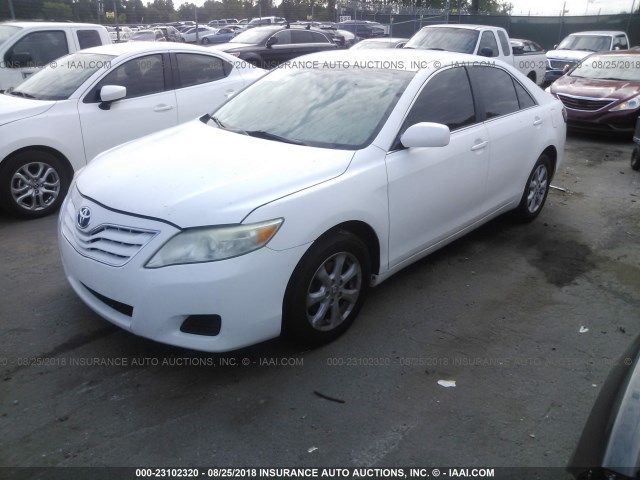 4T1BF3EK7BU755186 - 2011 TOYOTA CAMRY SE/LE/XLE WHITE photo 2